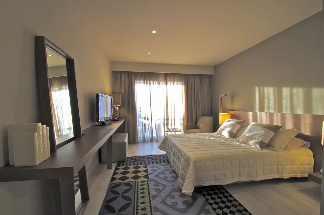 Deluxe Pool View Room